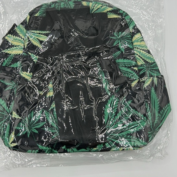 NWT Allover Mary Jane Leaf Patter Mini Bookbag Purse - Picture 4 of 8